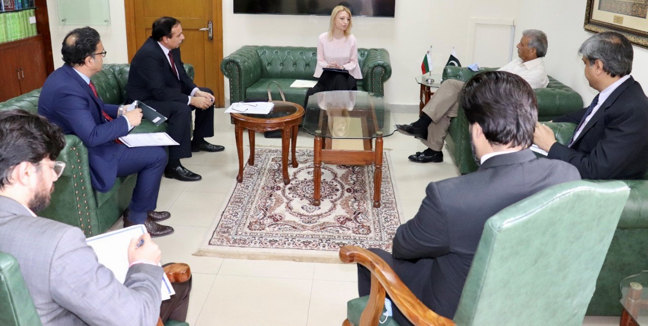 The Bulgarian Ambassador in Islamabad Irena Gancheva met the Federal Minister of Education and Professional Training of the Islamic Republic of Pakistan Rana Tanveer Hussain